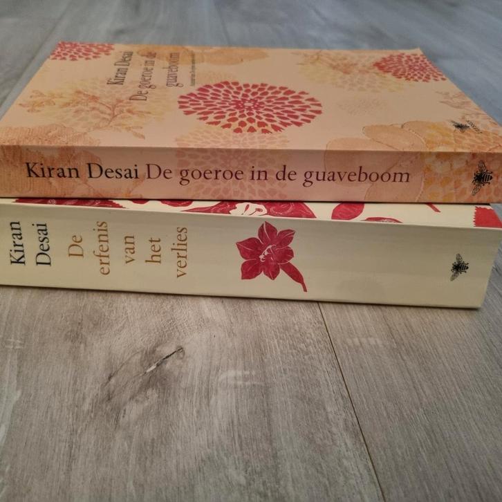 K. Desai - De goeroe in de guaveboom en erfenis v/h verlies, Boeken, Literatuur, Zo goed als nieuw, Ophalen