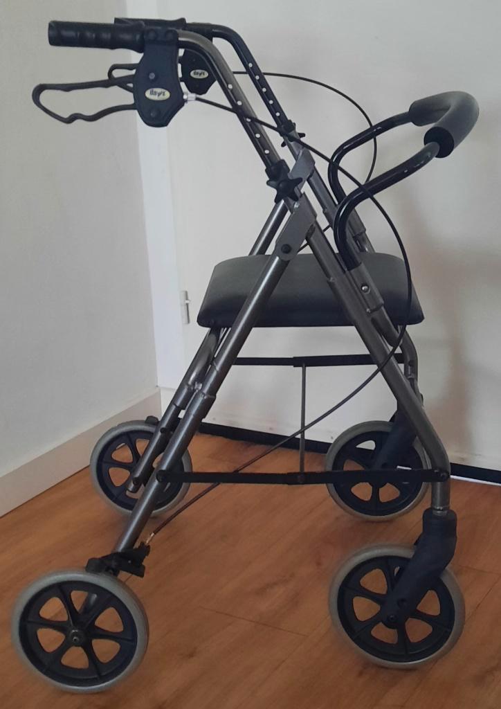 Rollator merk Days + zachte rugsteun Lichtgewicht 6.9 kg !, Diversen, Rollators, Zo goed als nieuw, Lichtgewicht, Opvouwbaar, Ophalen