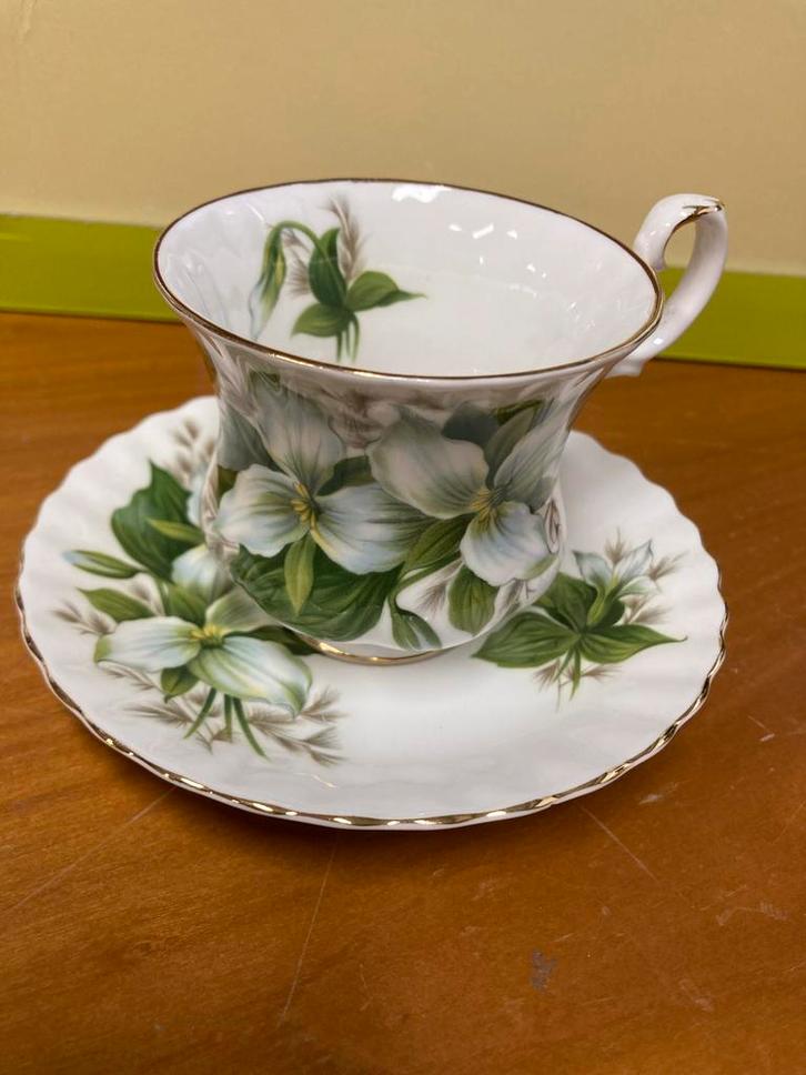 Royal Albert Trillium Kop en Schotel, Huis en Inrichting, Keuken | Servies, Zo goed als nieuw, Kop(pen) en/of Schotel(s), Overige stijlen