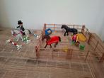 Playmobil rijbak met hindernissen drie paarden twee ruiters, Ophalen of Verzenden, Zo goed als nieuw