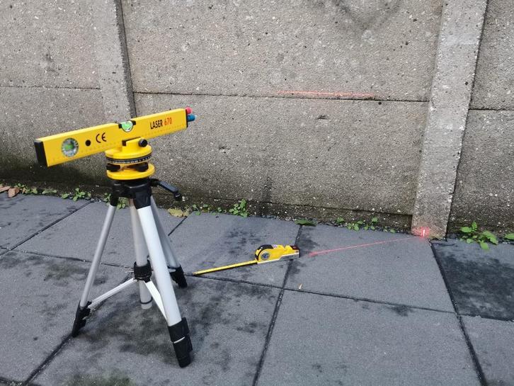 Powerfix Laser Waterpas met Statief, Doe-het-zelf en Verbouw, Meetapparatuur, Zo goed als nieuw, Overige meters, Ophalen of Verzenden