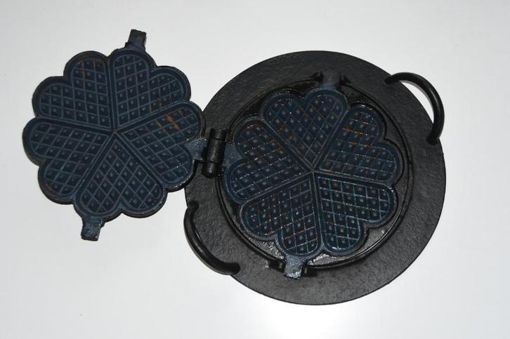 Antiek H&M wafelijzer met stang voor potkachel, Antiek en Kunst, Antiek | Keukenbenodigdheden, Ophalen of Verzenden