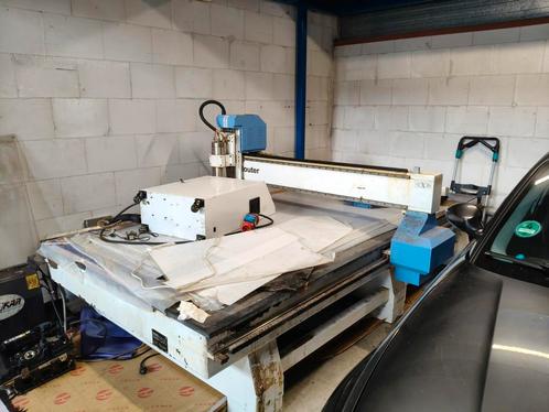 Cnc router, Doe-het-zelf en Verbouw, Gereedschap | Zaagmachines, Zo goed als nieuw, 1200 watt of meer, 70 mm of meer, Ophalen