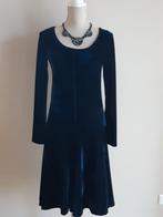 Chique donkerblauwe veloursavondjurk met stola, Maat 38/40 (M), Nieuw, Onder de knie, Verzenden