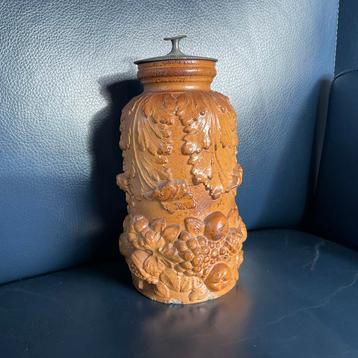 Antieke steengoed tabakspot beschikbaar voor biedingen