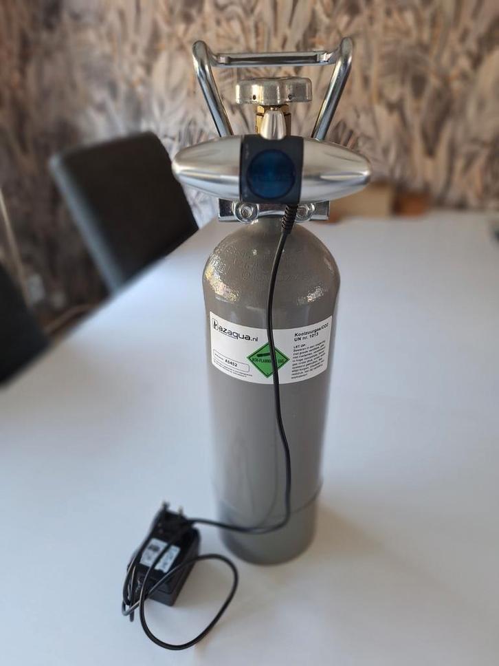 CO2 Fles 2kg + Dennerle Magneetventiel & Drukregelaar, Dieren en Toebehoren, Vissen | Aquaria en Toebehoren, Ophalen