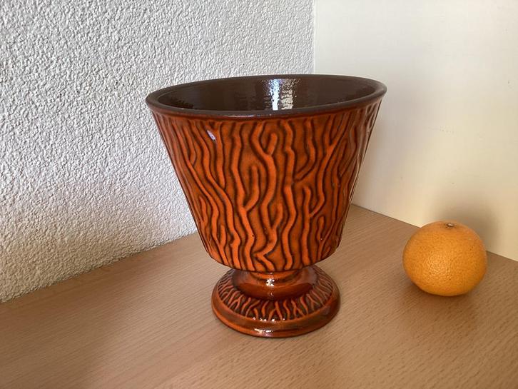 Vintage jaren 60 oranje bloempot op voet,hoog 14,5 cm,retro, Antiek en Kunst, Antiek | Vazen, Ophalen of Verzenden