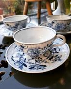 Antieke kop-en-schotel Louis Regout Zwiebelmuster, Antiek en Kunst, Antiek | Servies los, Ophalen of Verzenden