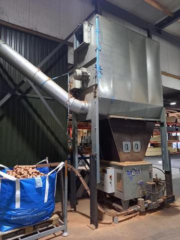 Afzuiginstallatie met brikettenpers, vol automatisch. beschikbaar voor biedingen