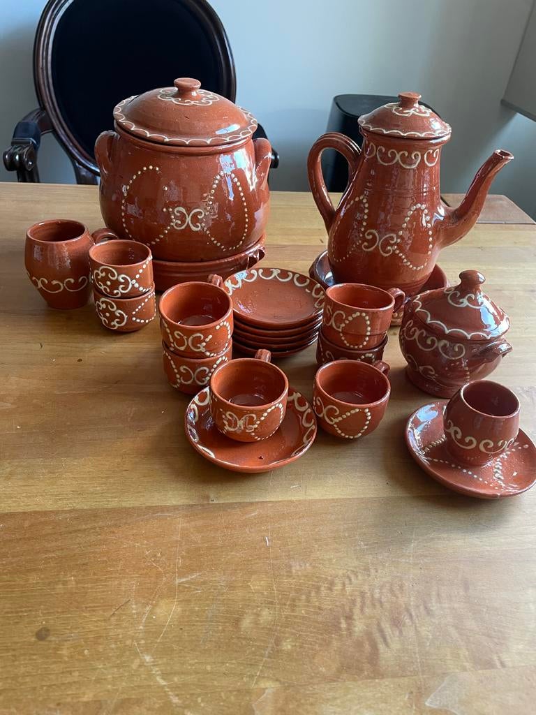 Aardewerk theeservies en Portugese stoofpot, Antiek en Kunst, Ophalen