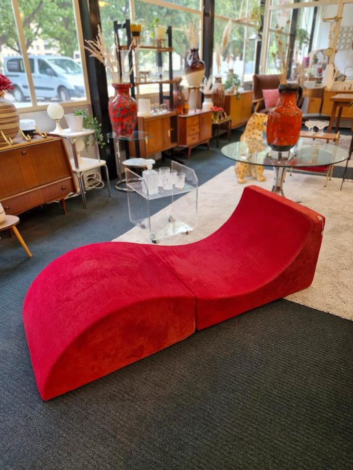 Vintage sofa inklapbaar rood velvet, Huis en Inrichting, Banken | Sofa's en Chaises Longues, Gebruikt, Eenpersoons, Minder dan 150 cm