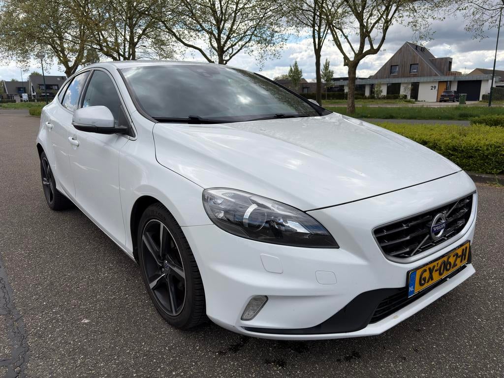 Volvo V40 2.0 D2 2015 R-Design parelmoer wit, Auto's, Volvo, Voorwielaandrijving, 4 cilinders, 1969 cc, Wit