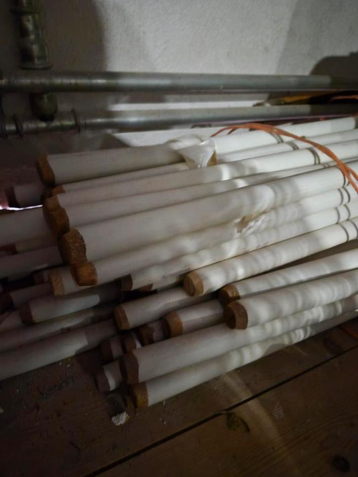 Trap spijlen hout 1meter 23mm 2 euro perstuk, Doe-het-zelf en Verbouw, Ladders en Trappen, Ophalen