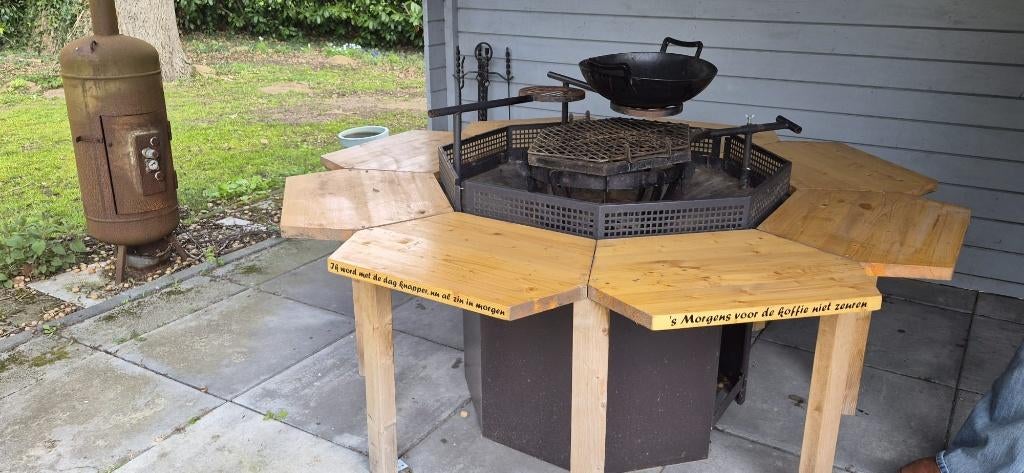 Finse Grill / BBQ Tafel – Sfeervolle Buitenhaard & BBQ in 1, Tuin en Terras, Ophalen, Gebruikt, Onbekend, Met accessoires