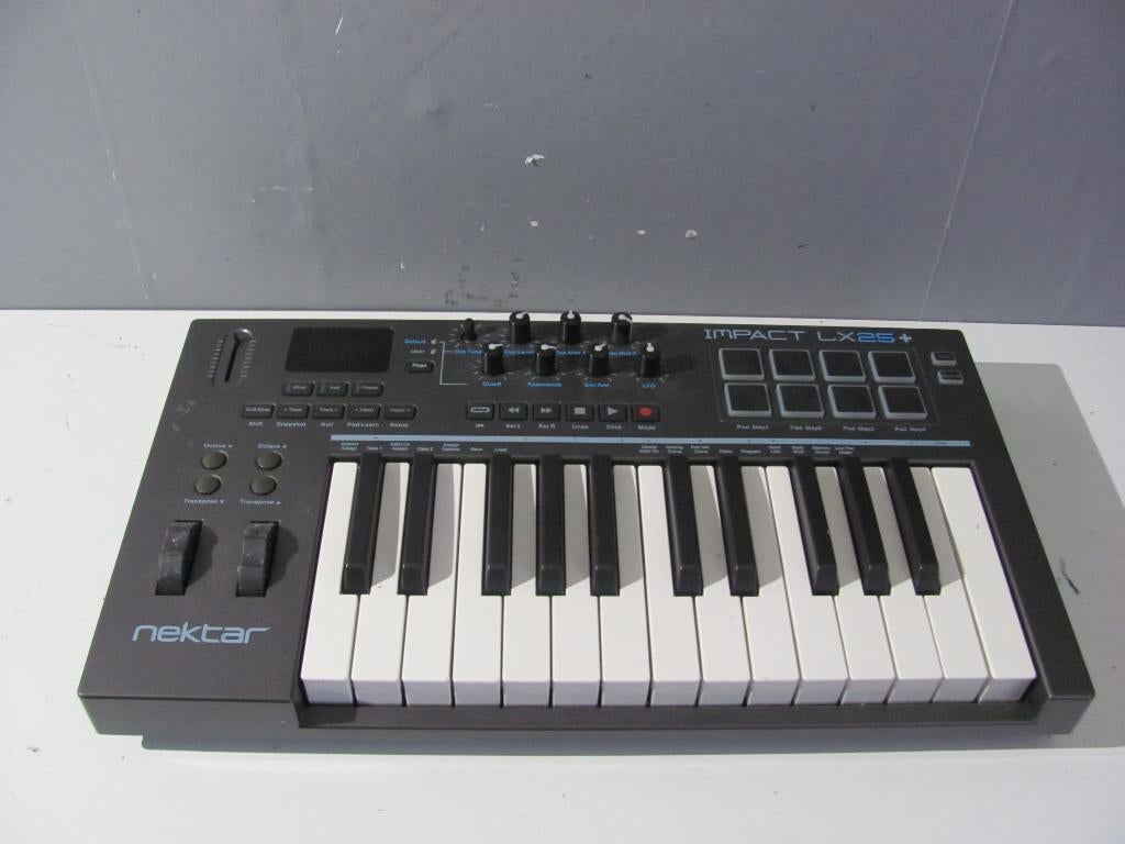 Nektar impact LX25+ midi keyboard met 25 toetsen 8 x drum, Ophalen of Verzenden, Gebruikt