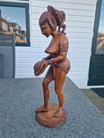 Massief houten snijwerk van Afrikaanse dame met bruidsschat., Ophalen of Verzenden