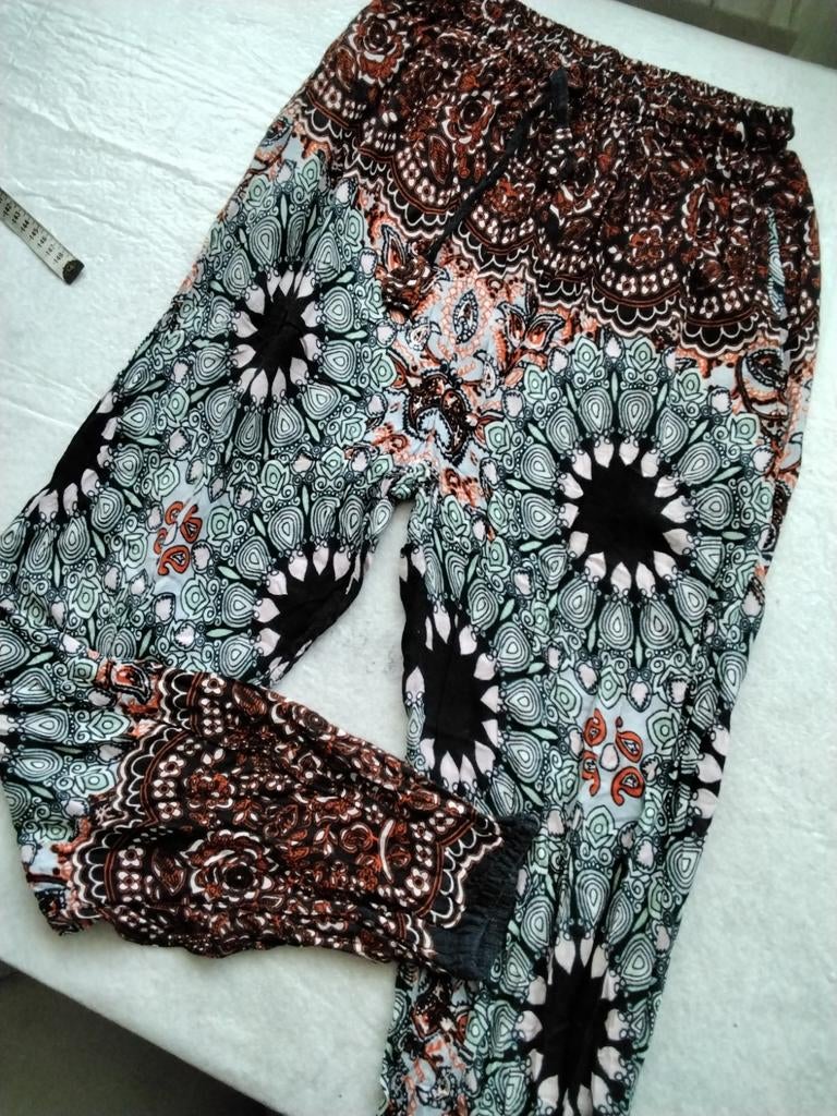 Harembroek maat 36, perfecte staat, made in Nepal, Kleding | Dames, Broeken en Pantalons, Bruin, Ophalen of Verzenden, Zo goed als nieuw