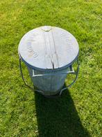 Oude zinken asemmer of afvalbak met deksel, Groningen, Ophalen