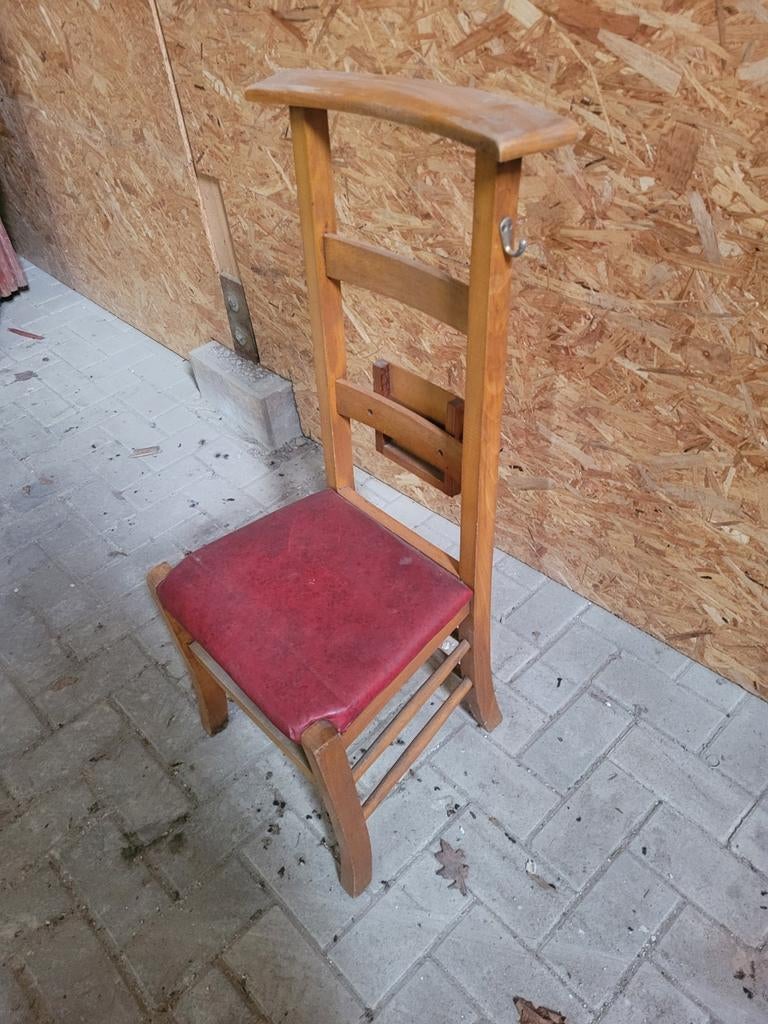 Vintage bidstoel met rood kussen, Ophalen
