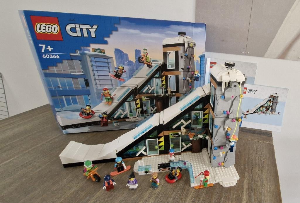 Lego City 60366 Ski en Klimcentrum, Kinderen en Baby's, Speelgoed | Duplo en Lego, Ophalen, City, Lego, Zo goed als nieuw