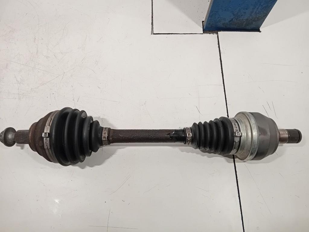 Aandrijfas links voor Volkswagen Golf, Auto-onderdelen, Onderdelen@venauto.nl, Van der Ven Autorecycling B.V., Gebruikt, Ettenseweg 76, 4706 PB Roosendaal, The Netherlands