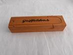 Antieke houten griffeldoos met 2 griffels, van hout., Ophalen of Verzenden