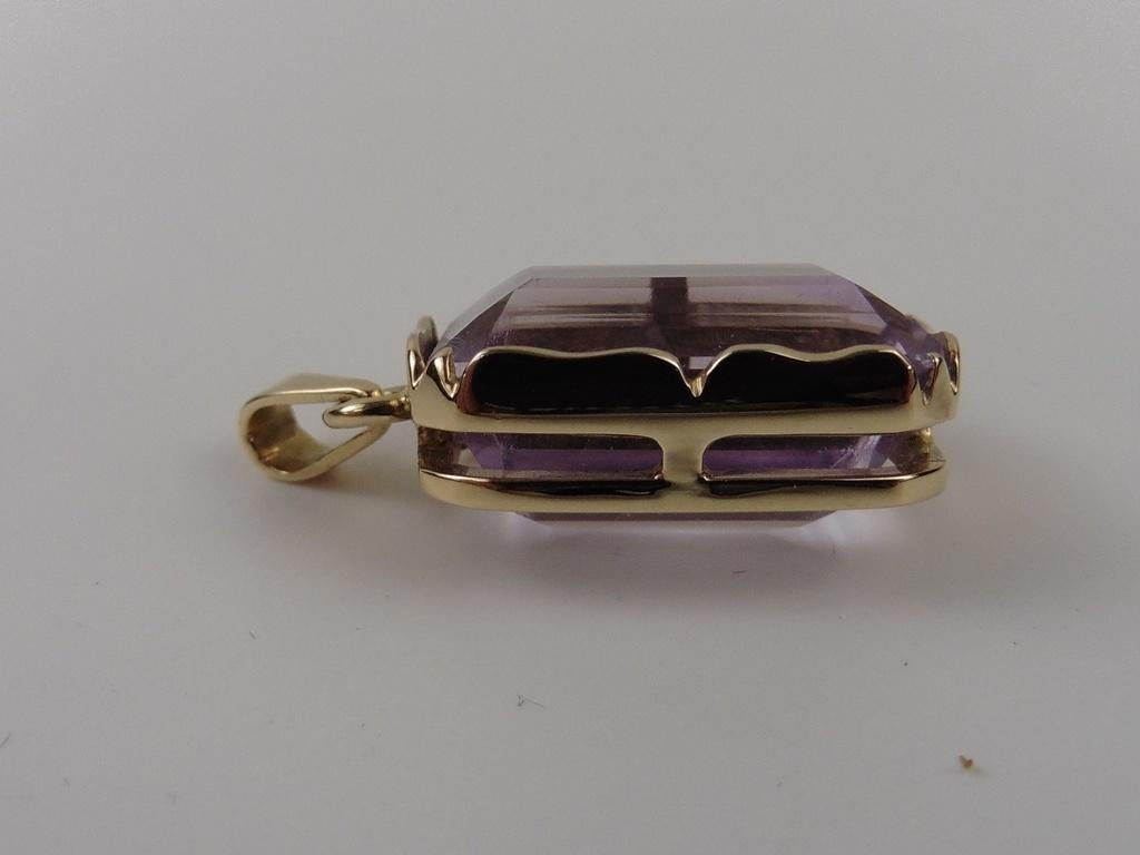 Gouden hanger met amethist                               G97, Gebruikt, Overige voorstellingen, ., Paars