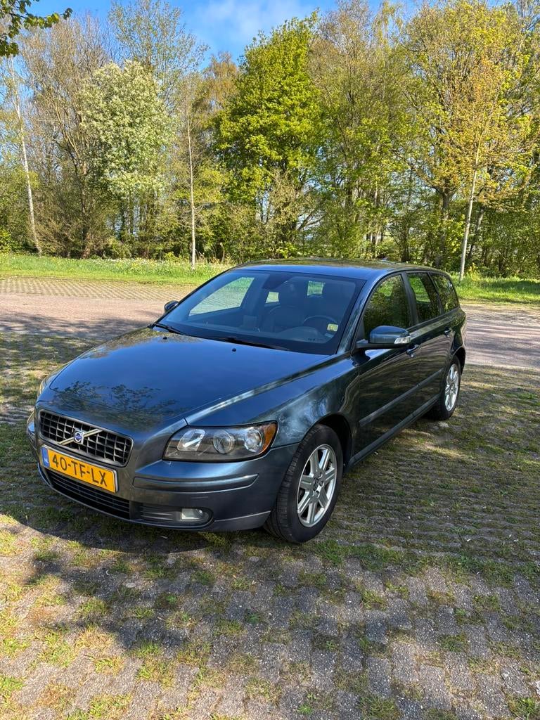 Volvo V50 2.4 D5 Geartronic 2006 Nwe APK 04/27, Auto's, Volvo, Zwart, 1436 kg, Stationwagon, Diesel