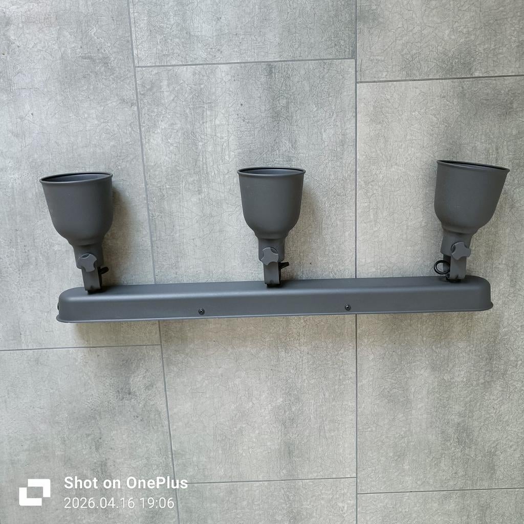 IKEA Hektar Plafondspot/Wandspot met 3 verstelbare spots, Huis en Inrichting, Lampen | Spots, Modern, Industrieel, Metaal of Aluminium