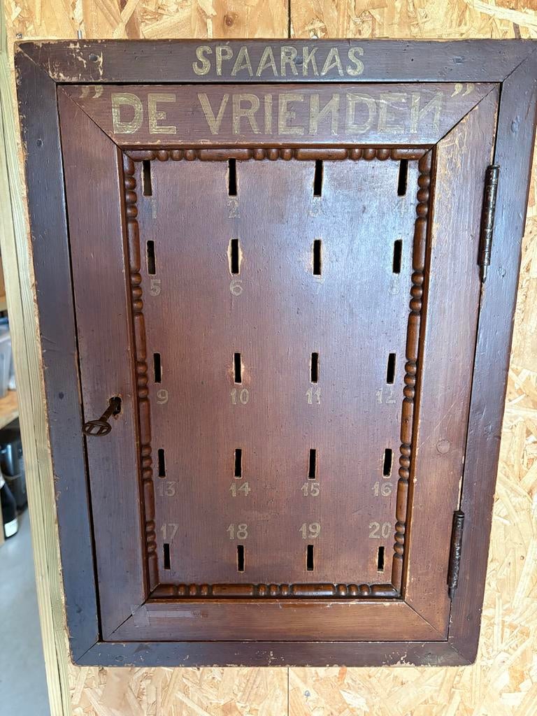 Oude Spaarkas Perfect voor Mancave, Verzamelen, Spaarpotten, Ophalen of Verzenden, Gebruikt, Hout, Overige thema's