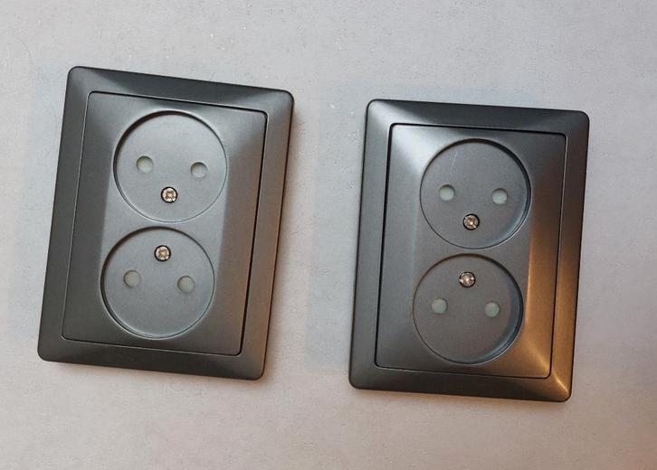 2 nieuwe dubbele inbouw stopcontacten antraciet kinderbesch., Doe-het-zelf en Verbouw, Elektra en Kabels, Nieuw, Stopcontact, Ophalen of Verzenden