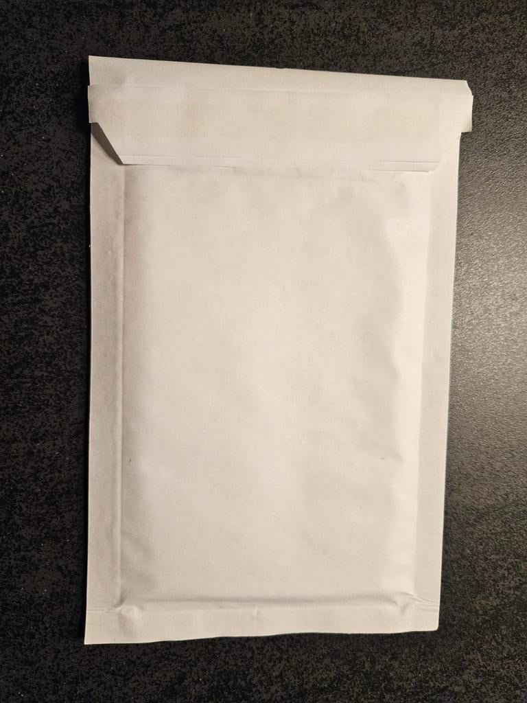 50 zelfklevende luchtkussen enveloppen 18x12 cm, Ophalen of Verzenden, Nieuw