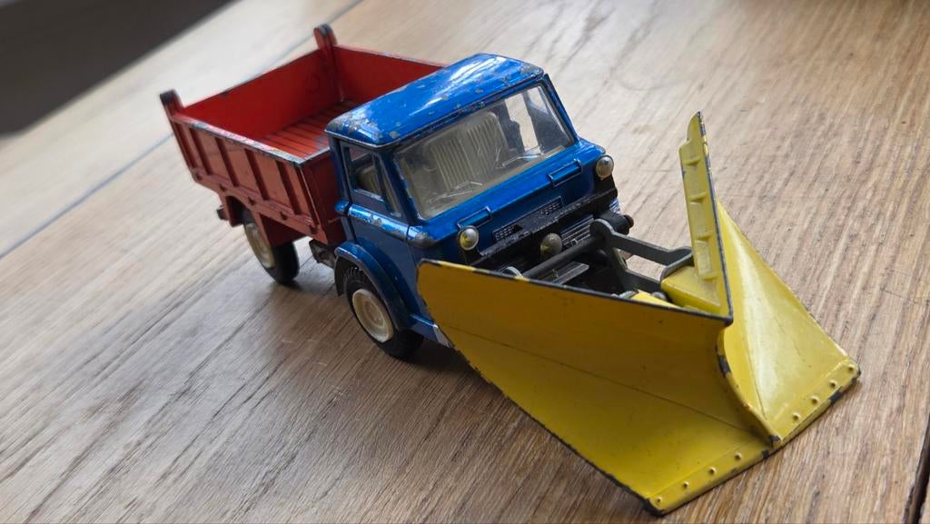 Oude Dinky Toys Ford d800 sneeuwschuiver vrachtwagen 438, Hobby en Vrije tijd, Verzenden, Gebruikt, Bus of Vrachtwagen, Dinky Toys