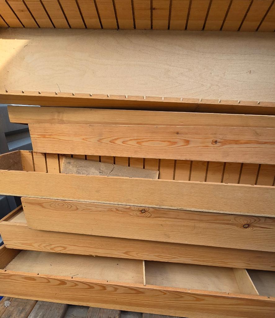 100 houten bakken met vakverdeling voor Lundia kast, Ophalen, Gebruikt, Lundia, Info@lundia.nl