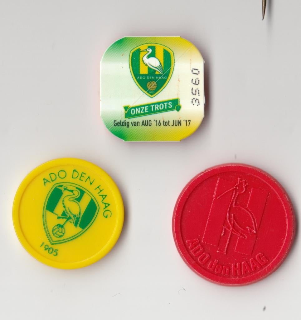 Ado den Haag Consumptie Munten voetbal, Gebruikt, Niet vindbaar, Niet vindbaar, Speldje of Pin