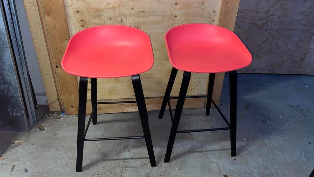 2x HAY AAS32 Barkrukken - Rood/Zwart - 65 cm, 60 tot 90 cm, Zo goed als nieuw, 2 krukken, Ophalen