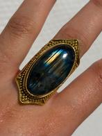 Goudkleurige Labradoriet Statement Ring, Nieuw, Ophalen of Verzenden, 17 tot 18, Met edelsteen