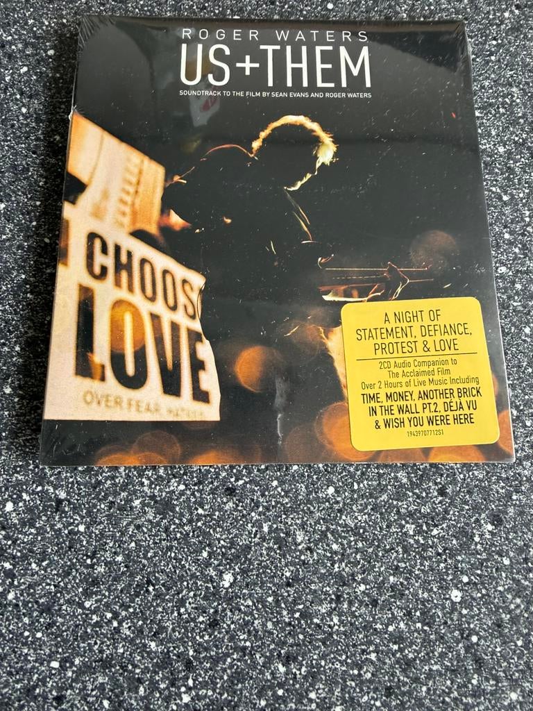 2 cd box roger waters pink floyd us them geseald, Ophalen of Verzenden, Zo goed als nieuw, Progressive