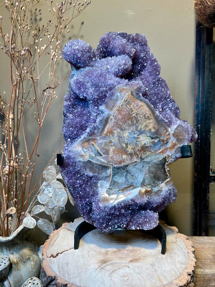 Speciale amethist op standaard, Verzamelen, Mineralen en Fossielen, Mineraal, Ophalen of Verzenden