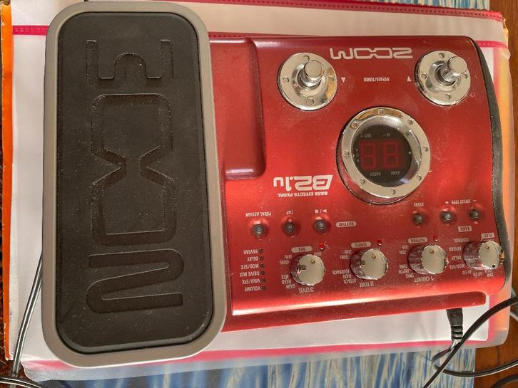 Zoom B2u bas multi-effect pedaal met expression pedaal, Muziek en Instrumenten, Effecten, Zo goed als nieuw, Volume, Wah Wah, Multi-effect