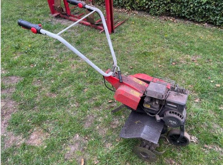 Tuinfrees solo frees ploeg freesmachine, Doe-het-zelf en Verbouw, Gereedschap | Freesmachines, Ophalen, Zo goed als nieuw, Benzine