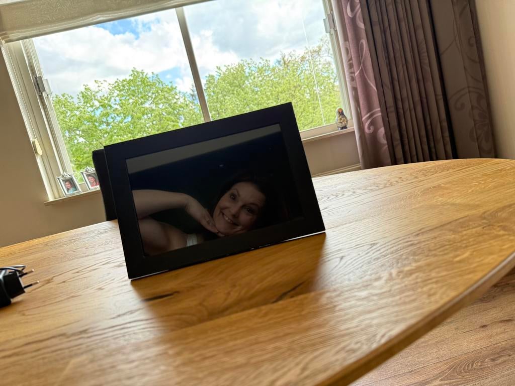 Digitale fotolijst - Zwart - Inclusief adapter, Ophalen, Zo goed als nieuw, Minder dan 1 GB, Film