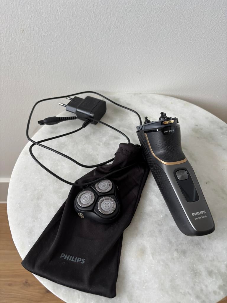Nieuwe Philips scheerapparaat series 3000 elektrisch, Scheren en Epileren, Nieuw, Ophalen of Verzenden, D
