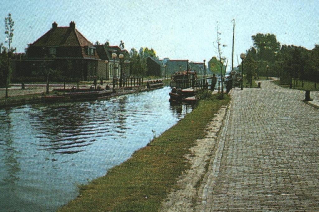40507	Gorredijk	Friesland	80+	 Gelopen met postzegel, Verzamelen, Ansichtkaarten | Nederland, Ophalen of Verzenden, 1980 tot heden