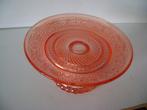 Vintage bonbonschaaltje van bewerkt glas.Roze op voet., Ophalen of Verzenden, Huis en Inrichting