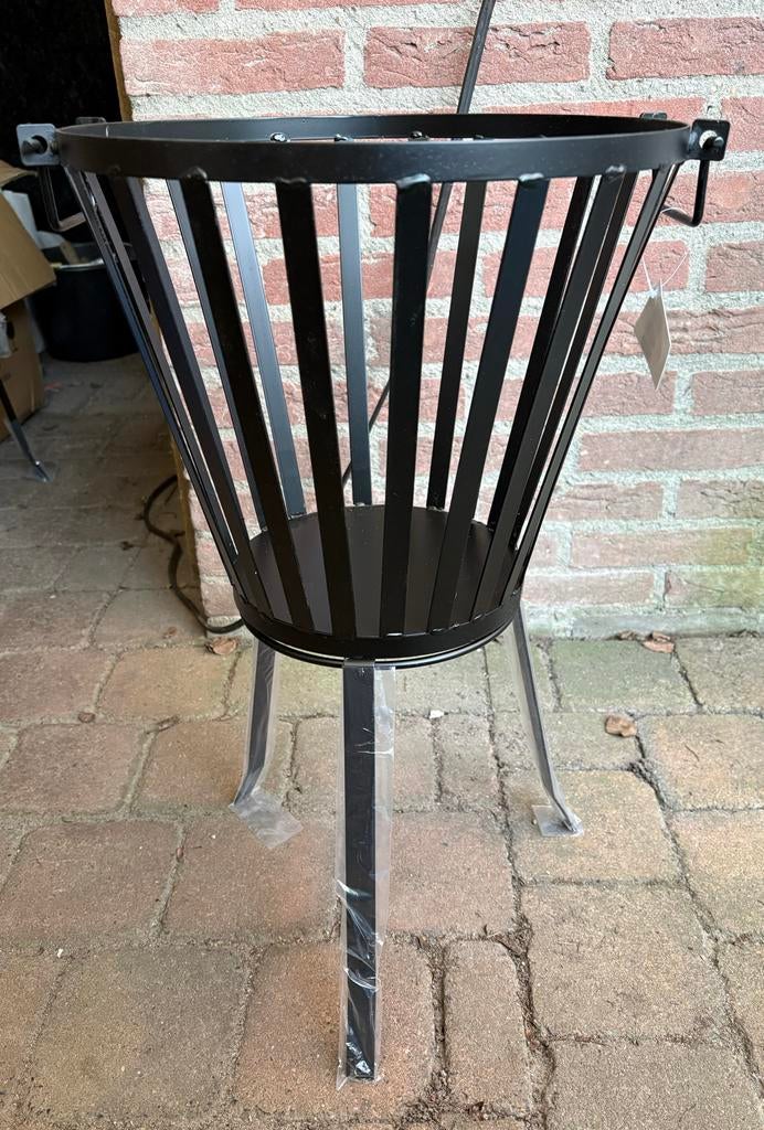 Nieuwe zwarte vuurkorf op poten, Tuin en Terras, Ophalen, Nieuw, Vuurkorf