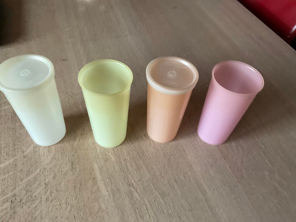 4 Retro Tupperware Bekers , 2 met deksel zijn luchtdicht, Ophalen of Verzenden, Gebruikt, Beker of Kan