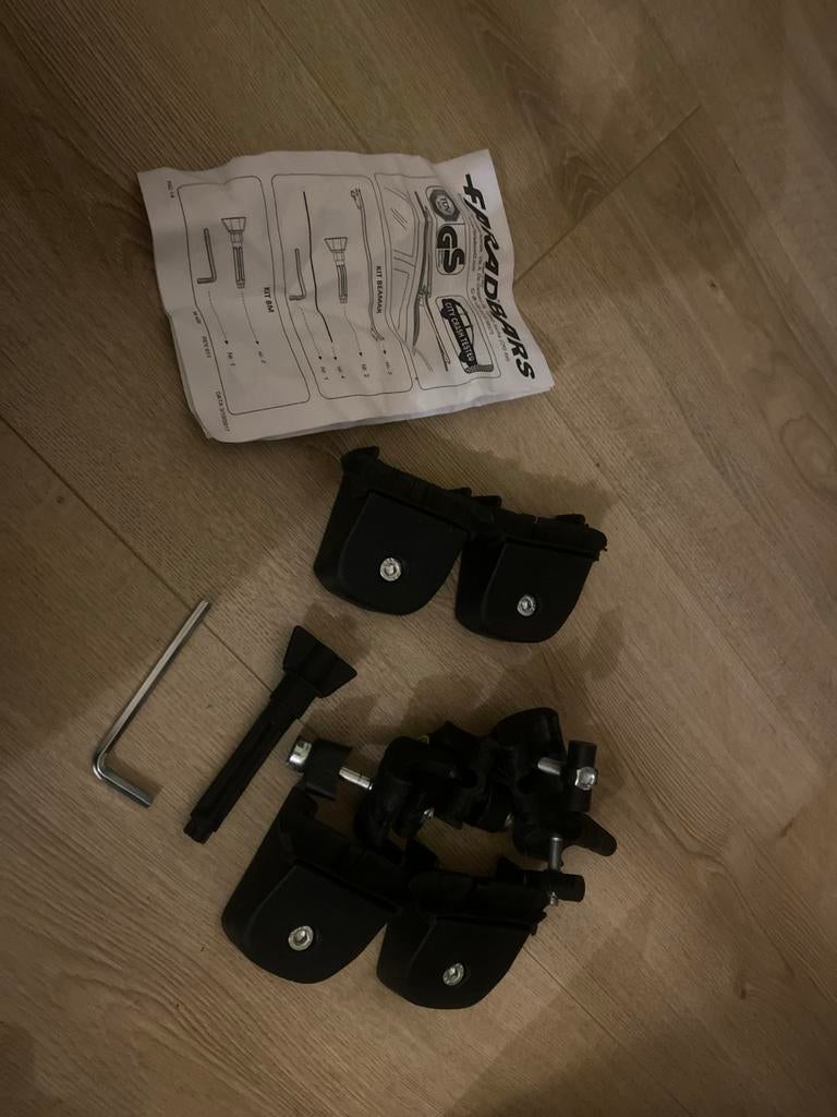 Farad dakdragers voetenset BM4-kit voor gesloten dakrailing, Auto diversen, Dakdragers, Zo goed als nieuw, Ophalen of Verzenden