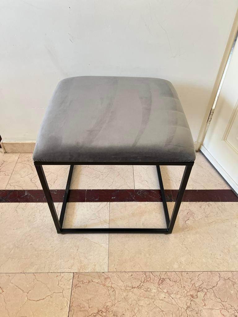 Poef fluweel velours loods5 metaal industrieel grijs zwart, Minder dan 50 cm, Rond, Ophalen of Verzenden, Zo goed als nieuw