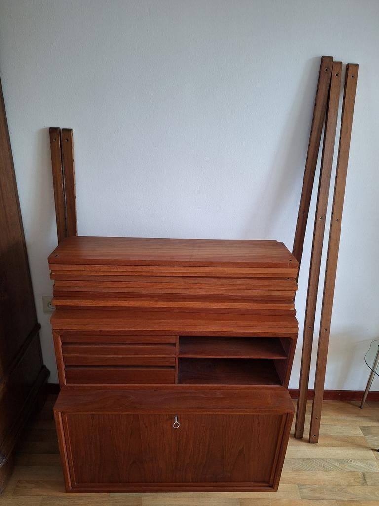 Poul Cadovius wandsysteem, Ophalen, Gebruikt